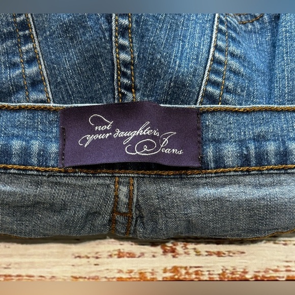 Women’s Not Your Daughters Jeans - Picture 9 of 11